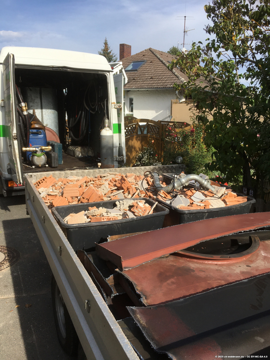 Zerlegter Öltank auf LKW